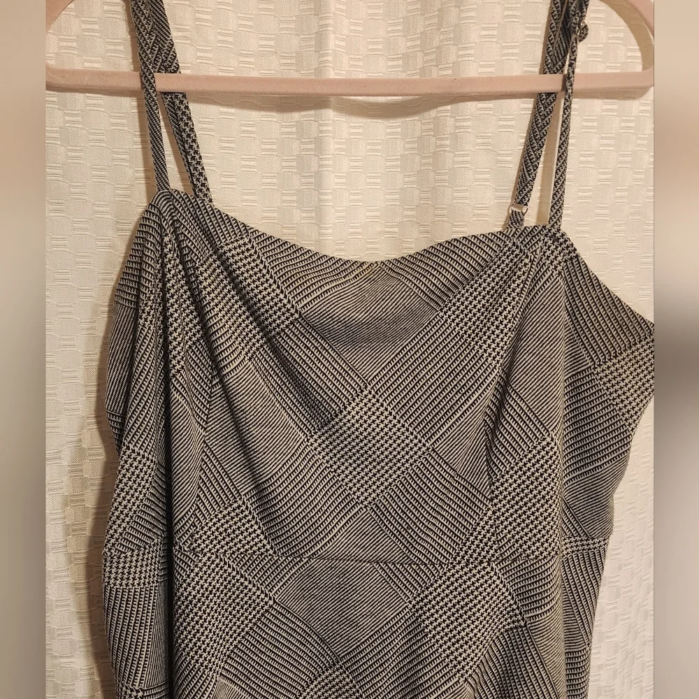 Forever 21 Black and White Houndstooth Dress Knee - Picture 2 of 5